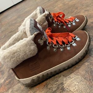 Sorel Out N About Fleece Lined Boots Size 6
